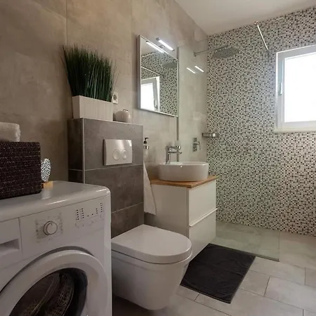 Family-friendly With Swimming Pool Businci, Ciovo - 21999 Apartament