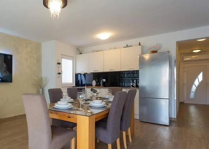Family-friendly With Swimming Pool Businci, Ciovo - 21999 公寓 特罗吉尔
