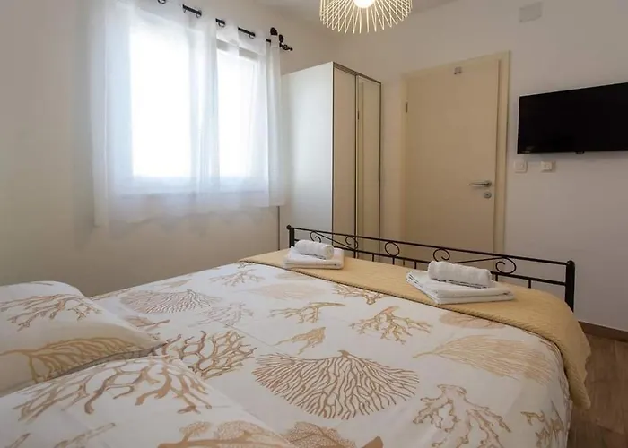 Family-friendly With Swimming Pool Businci, Ciovo - 21999 公寓 特罗吉尔