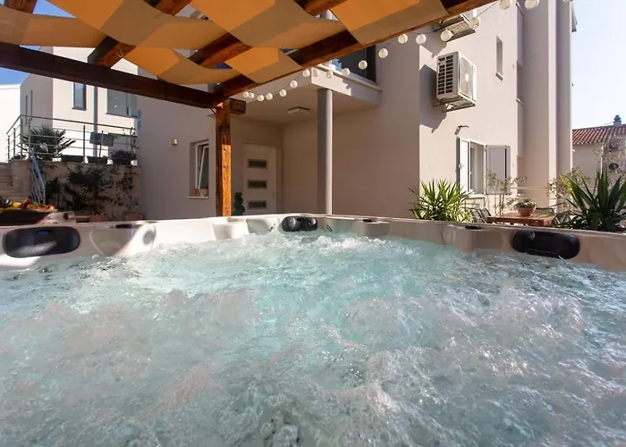 Family-friendly With Swimming Pool Businci, Ciovo - 21999 公寓 特罗吉尔