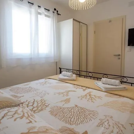 Family-friendly With Swimming Pool Businci, Ciovo - 21999 公寓 特罗吉尔